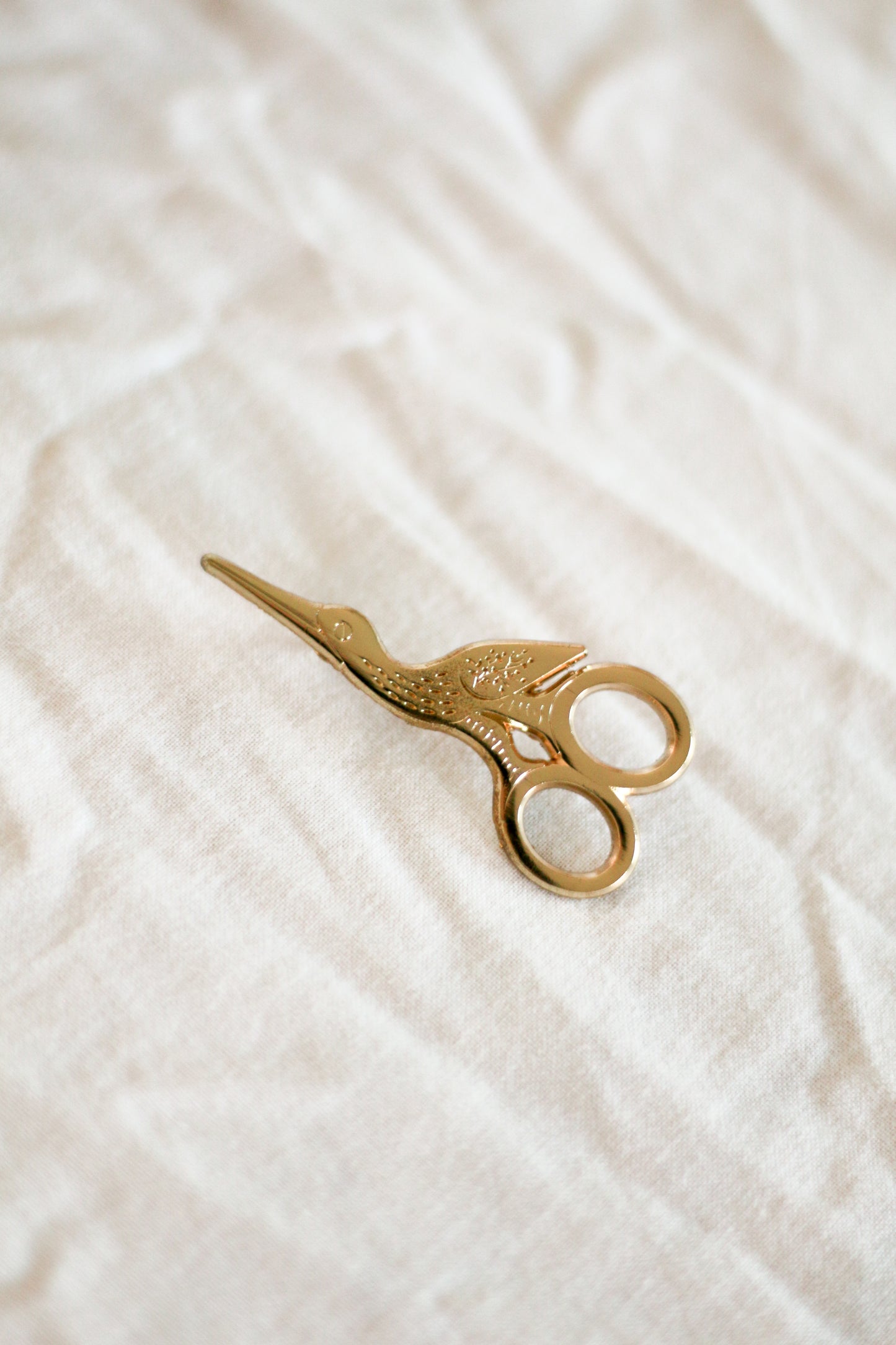 Pin's ciseaux cigogne dorés