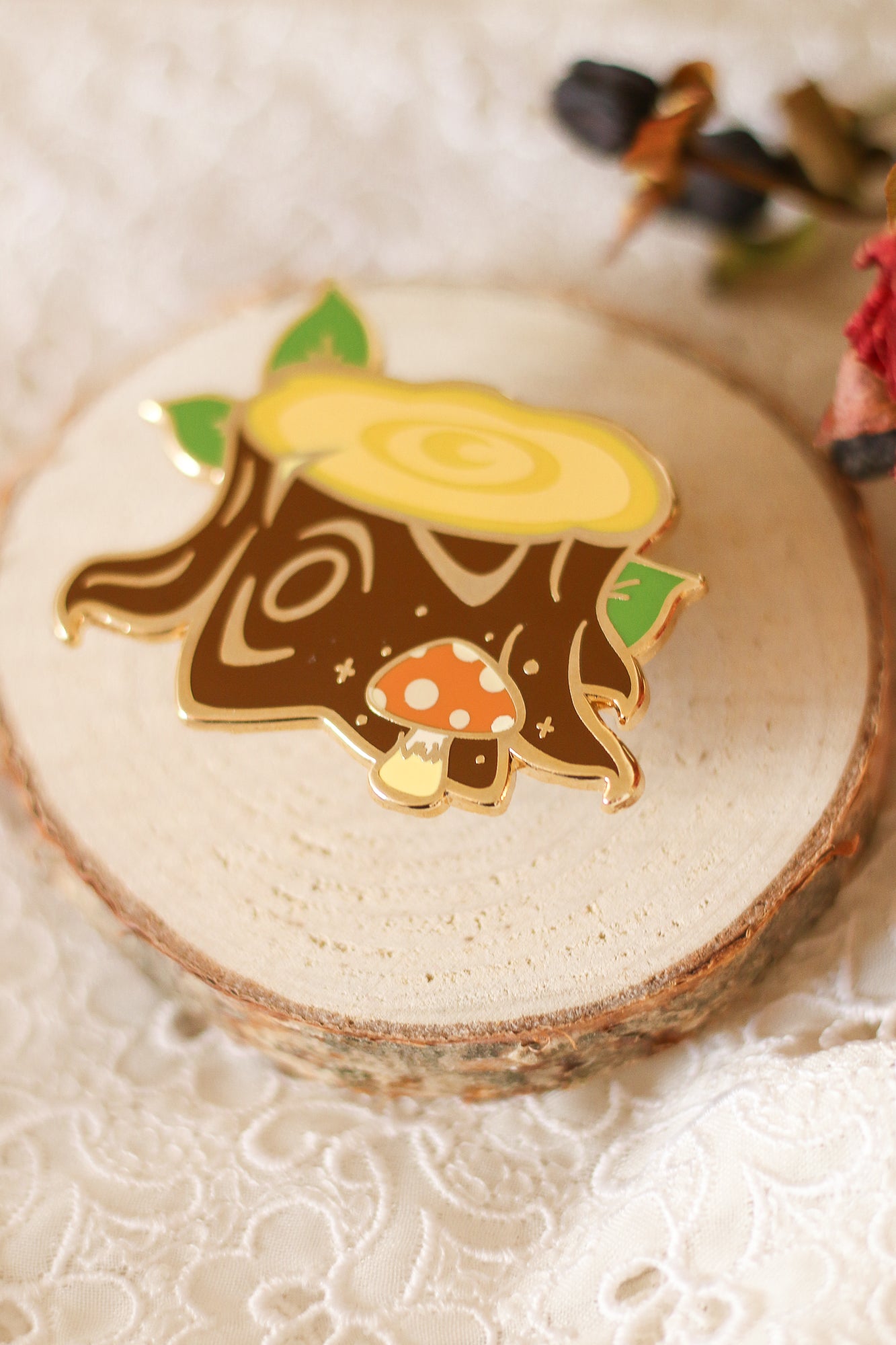 Pin's souche d'arbre