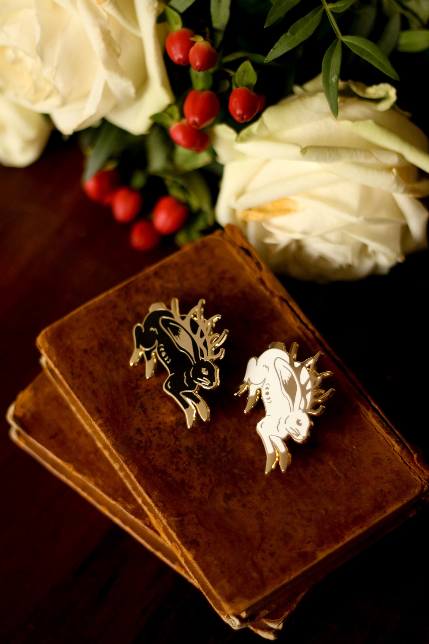 Lot de 2 pin's : White & Dark Jackalope