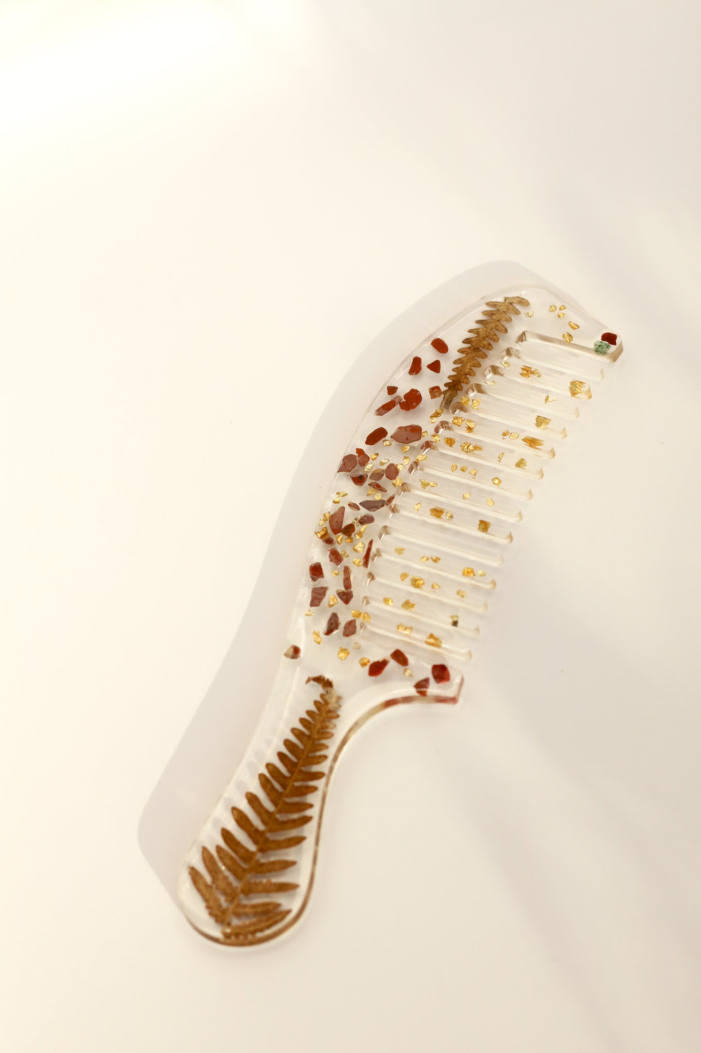 Grand peigne jaspe rouge