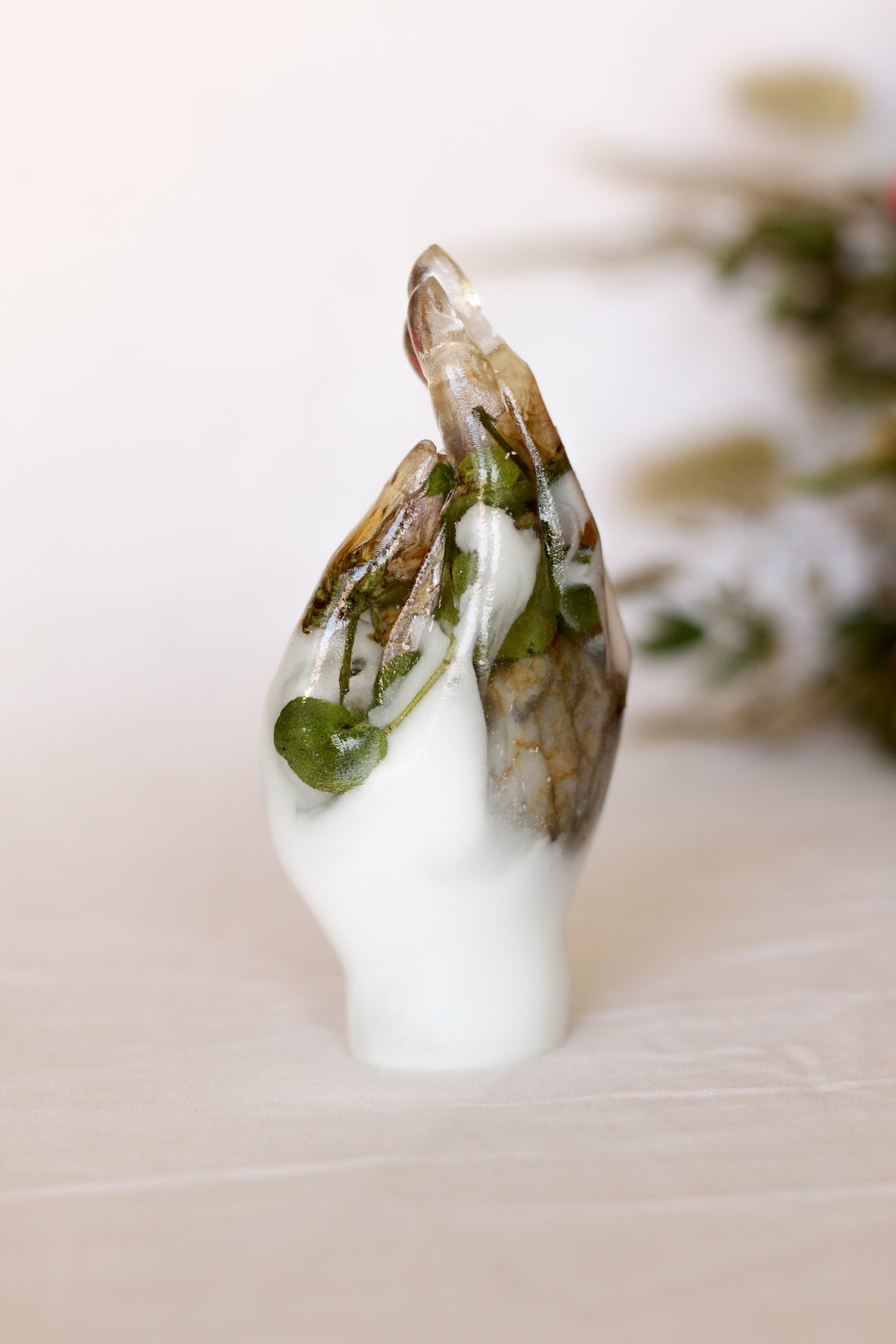 Hand statuette n°06