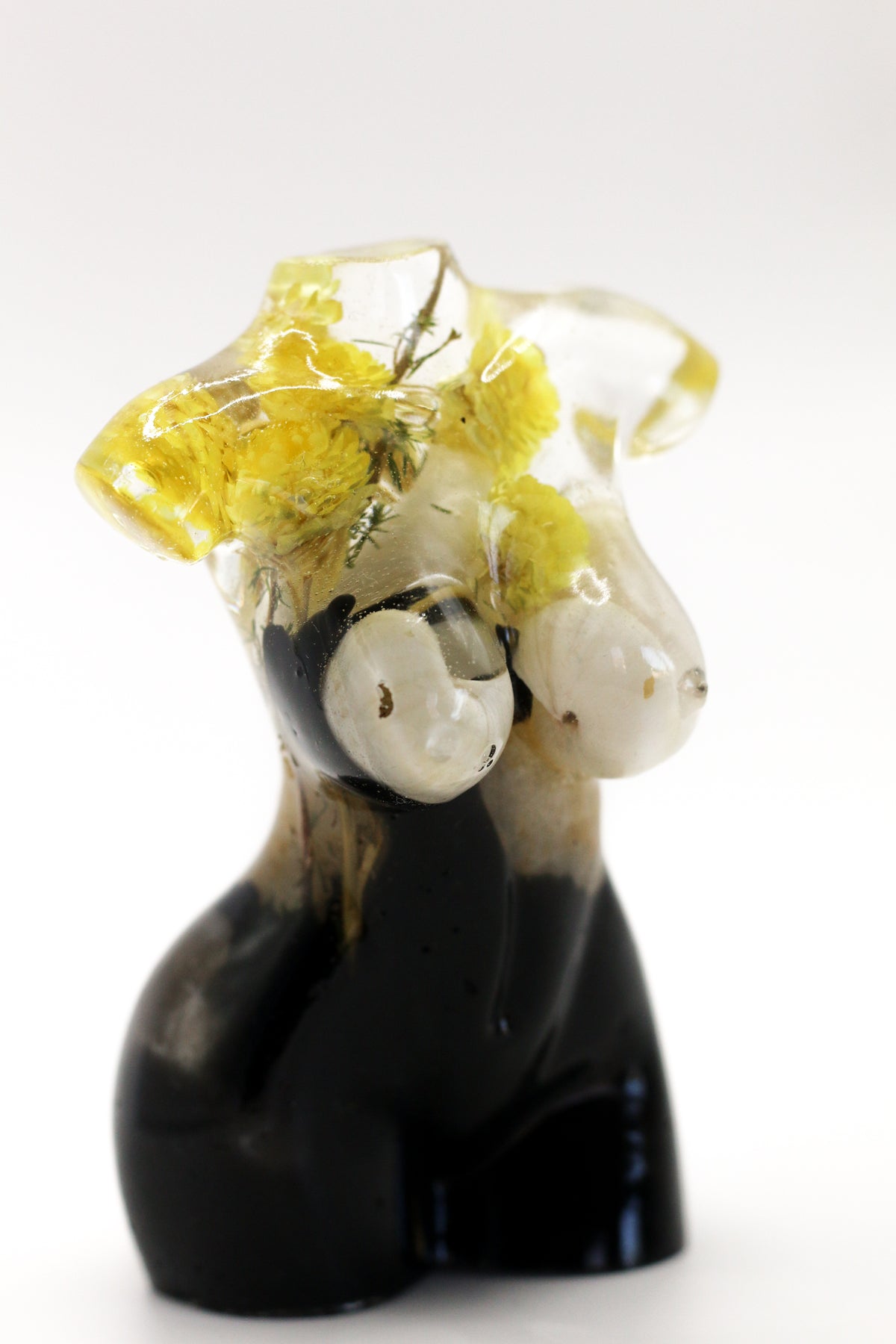 Statuette of a woman no. 24