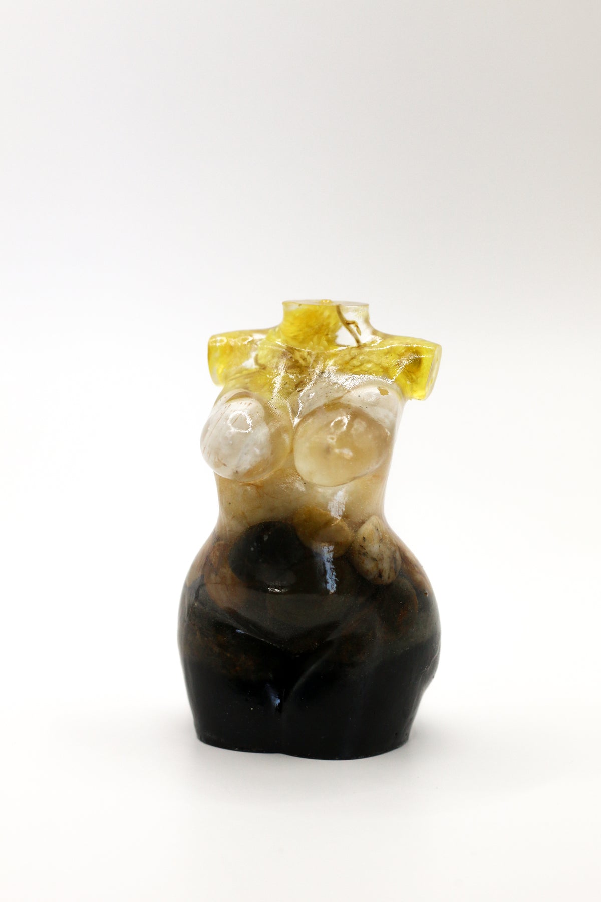 Statuette of a woman no. 25