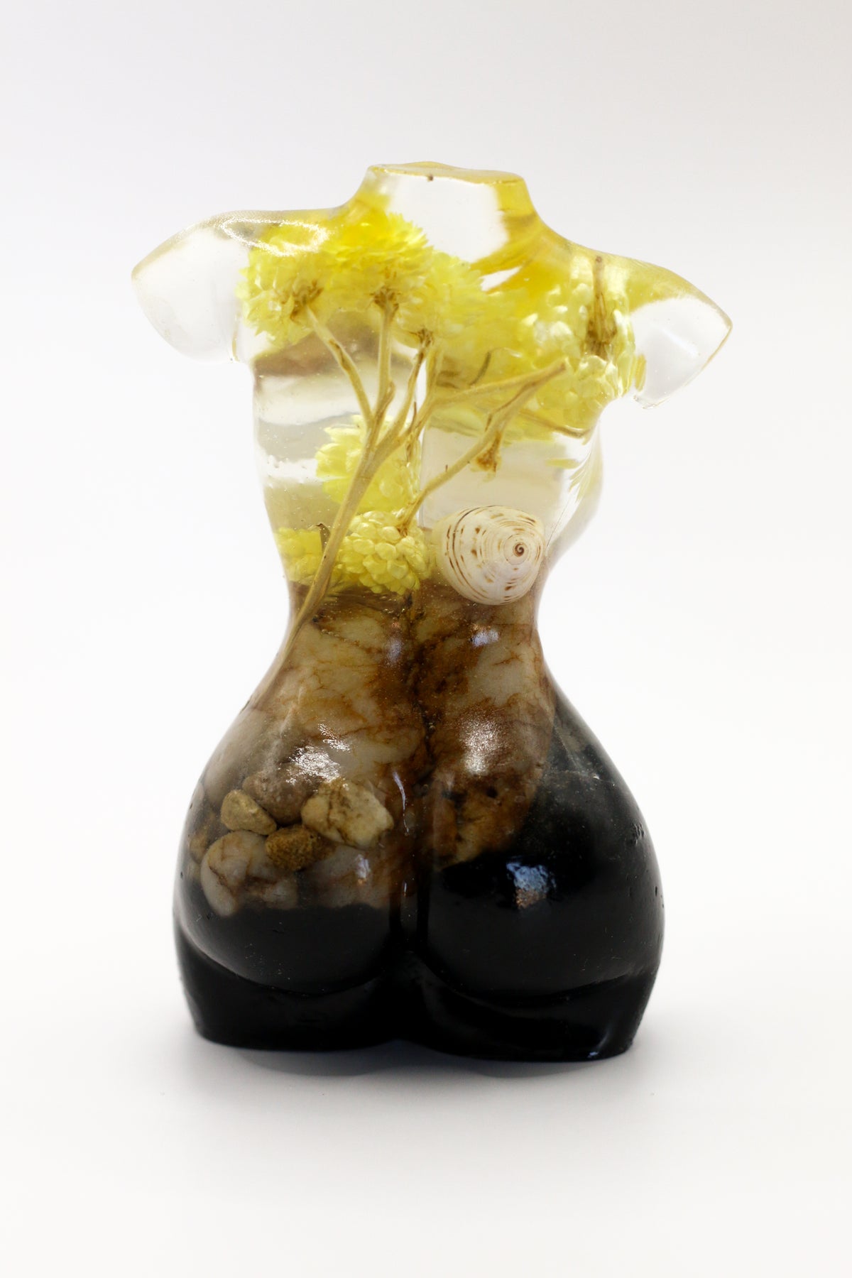 Statuette of a woman no. 28