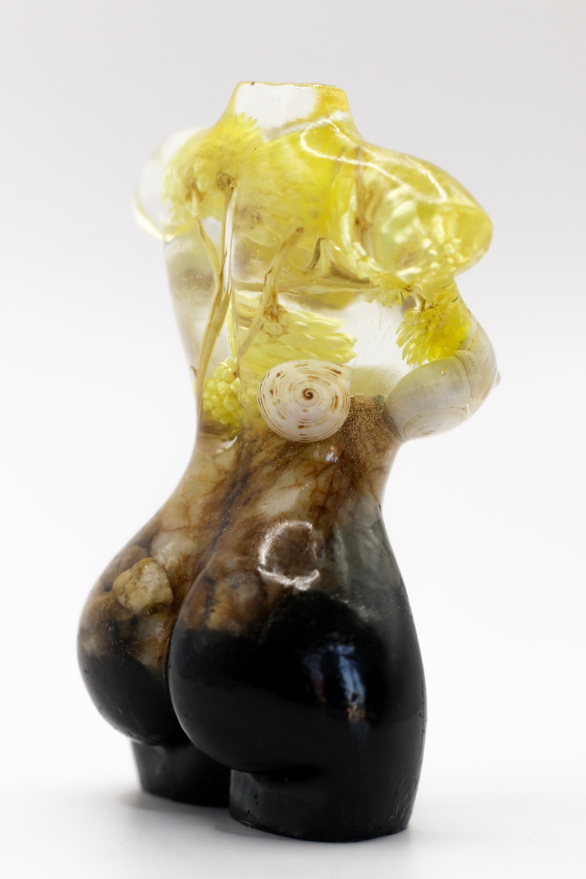 Statuette of a woman no. 28