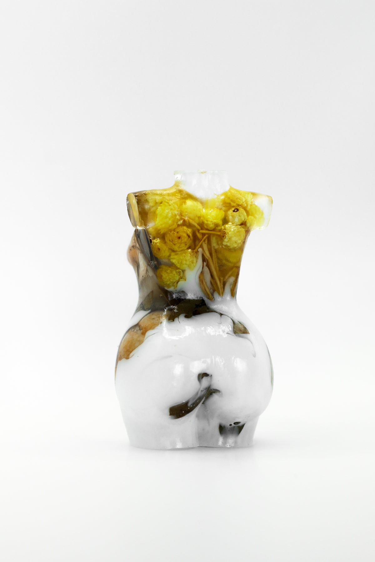 Statuette of a woman no. 31