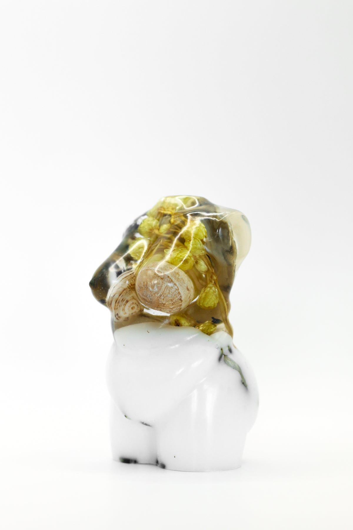 Statuette of a woman no. 32