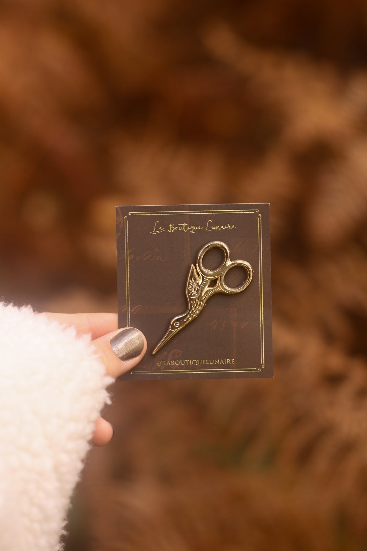 Golden stork scissors pin