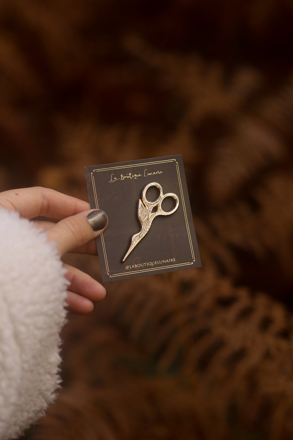 Golden stork scissors pin