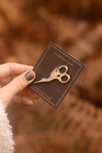 Golden stork scissors pin